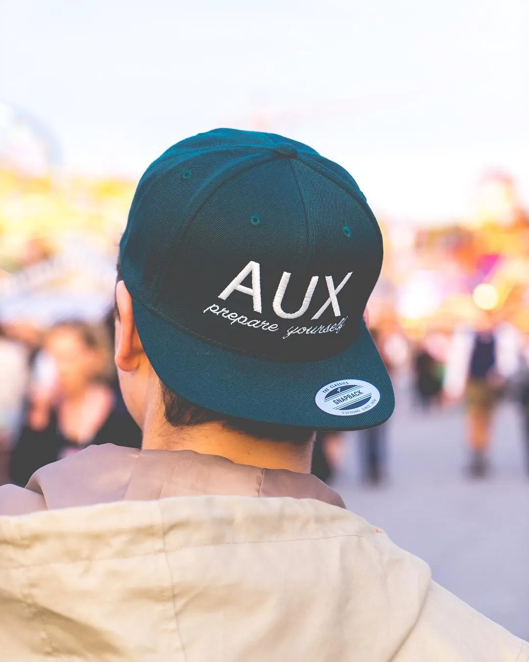AUX Snapback in Türkis mit „prepare yourself“, von hinten getragen
