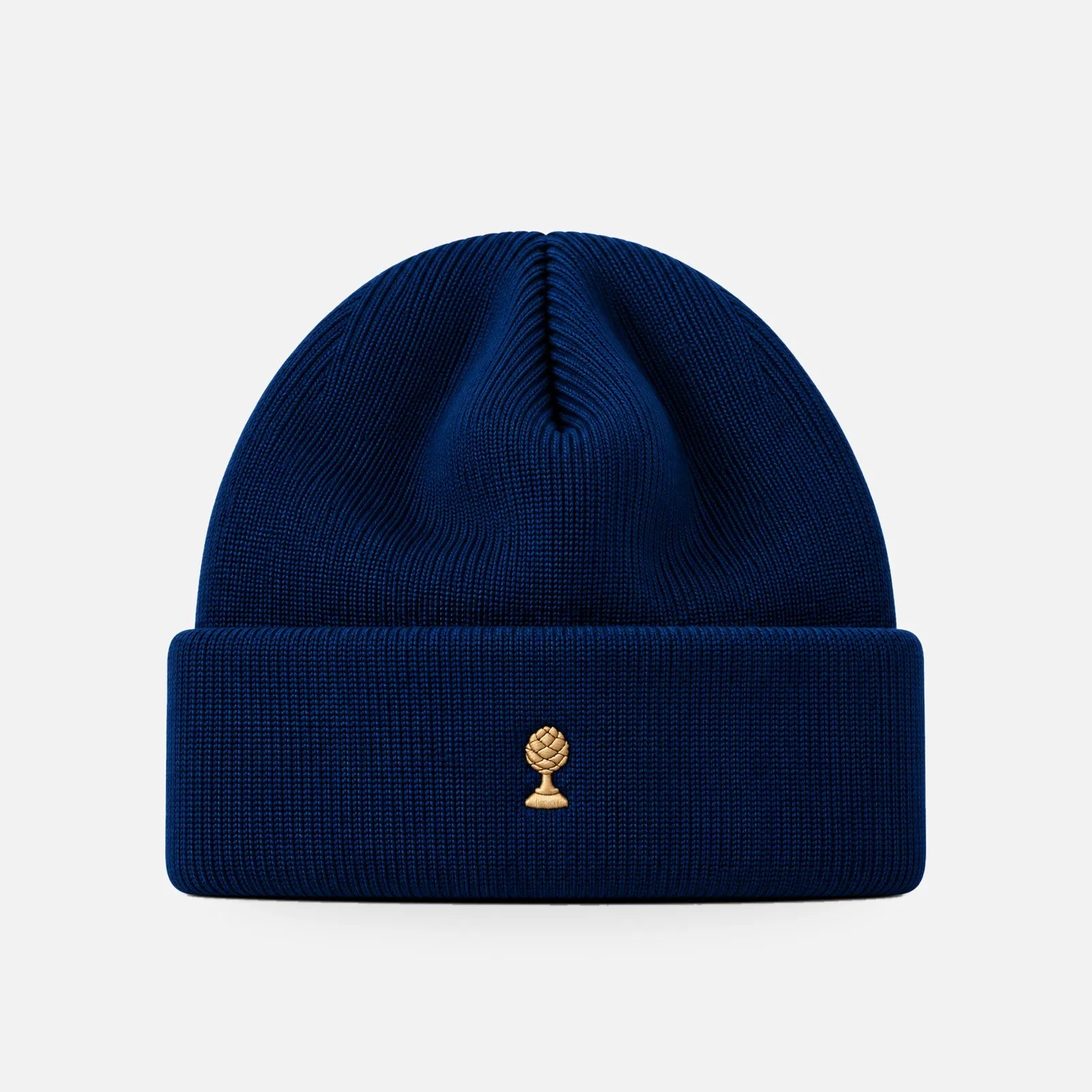 Merino-Beanie Gold Edition in blau mit goldener Zirbelnuss
