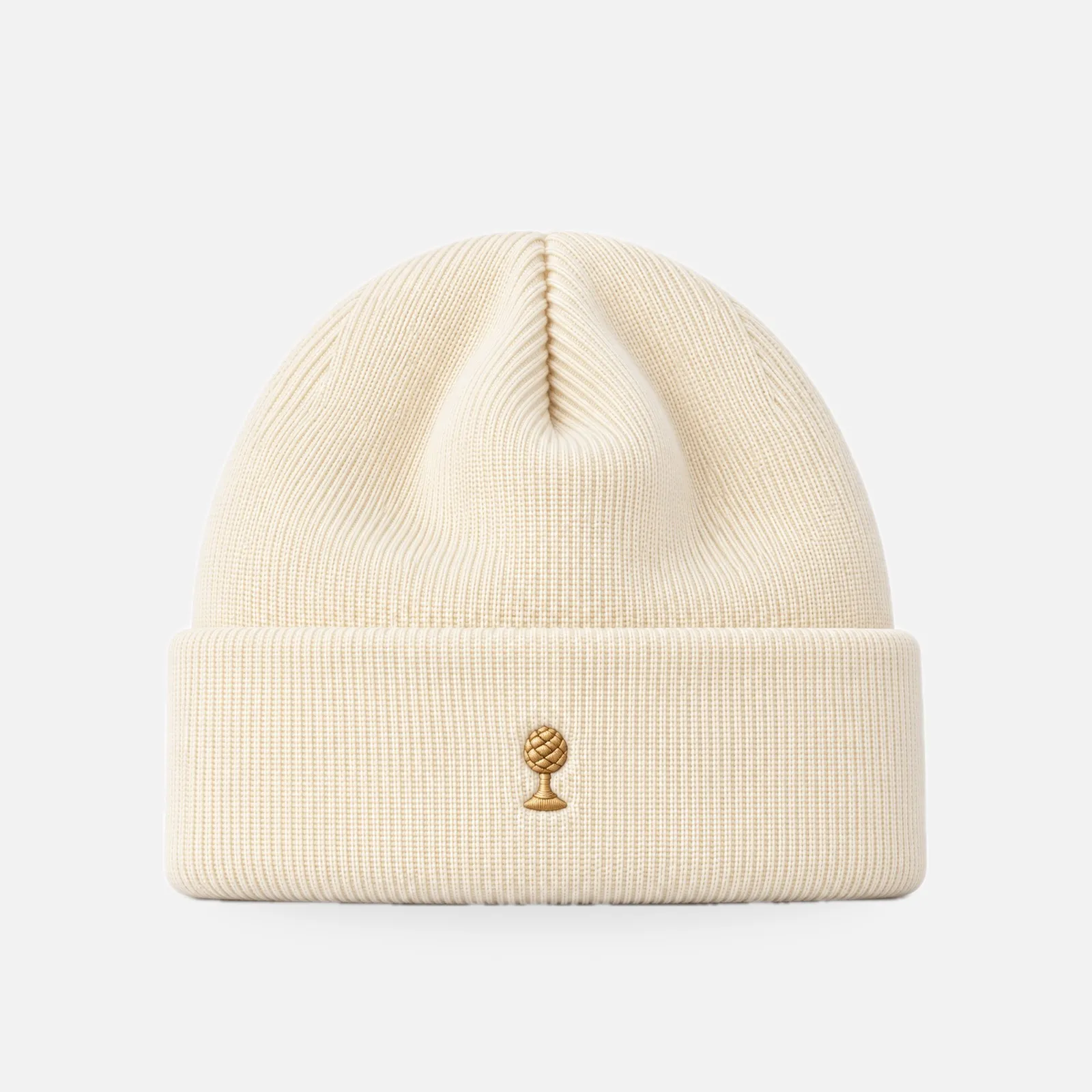 Merino-Beanie Gold Edition in creme mit goldener Zirbelnuss