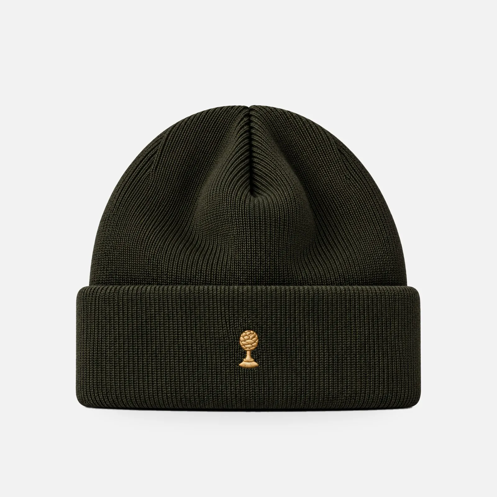 Merino-Beanie Gold Edition in oliv mit goldener Zirbelnuss