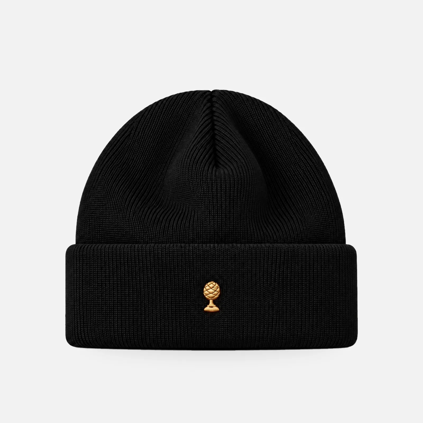 Merino-Beanie Gold Edition in schwarz mit goldener Zirbelnuss