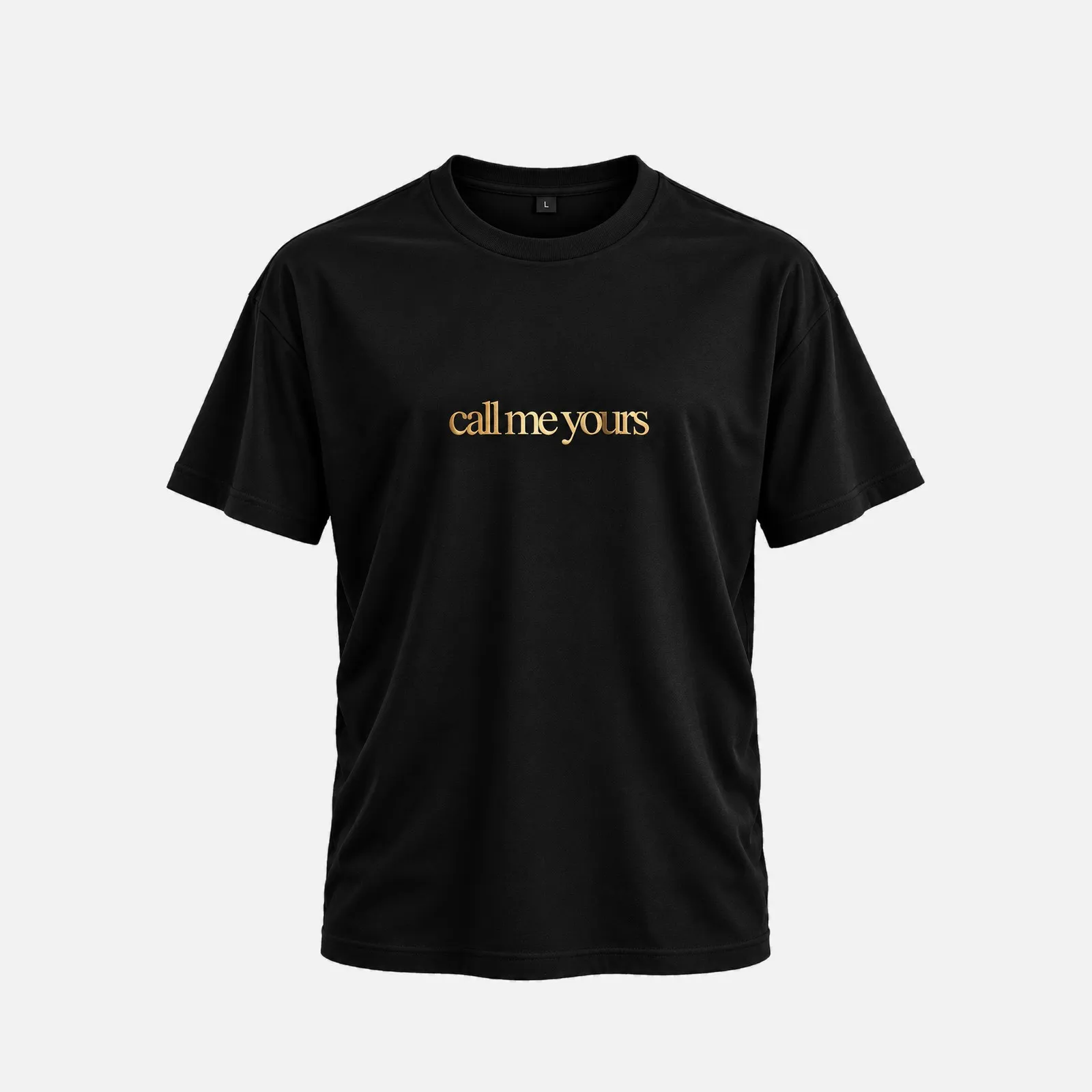 CALLMEYOURS T-Shirt für Männer, schwarz mit goldenem Schriftzug „call me yours“